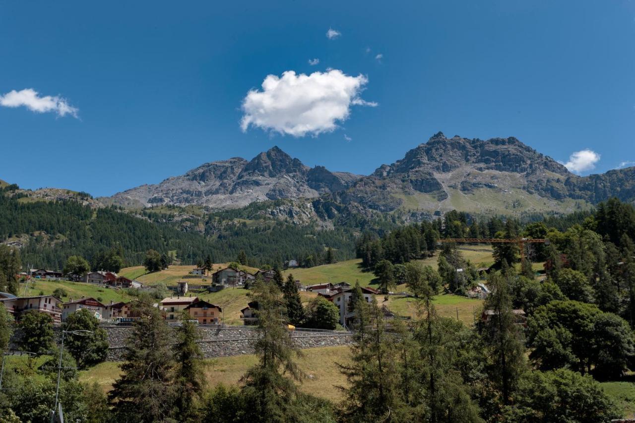 Hellochalet - Chalet Northern Lights - Family Ski Chalet With Garden Walking Distance Lift Valtournenche Bagian luar foto